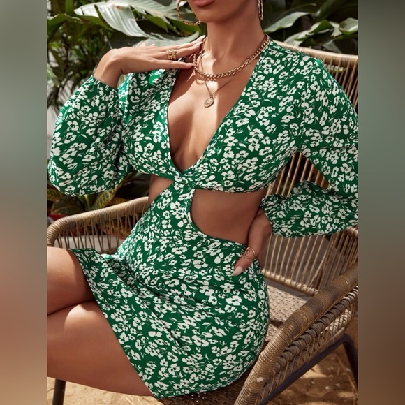 Floral print cut out lantern sleeve dress - Picture 2 of 3